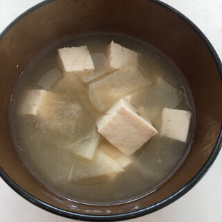 冬にぴったり♪大根と豆腐の味噌汁